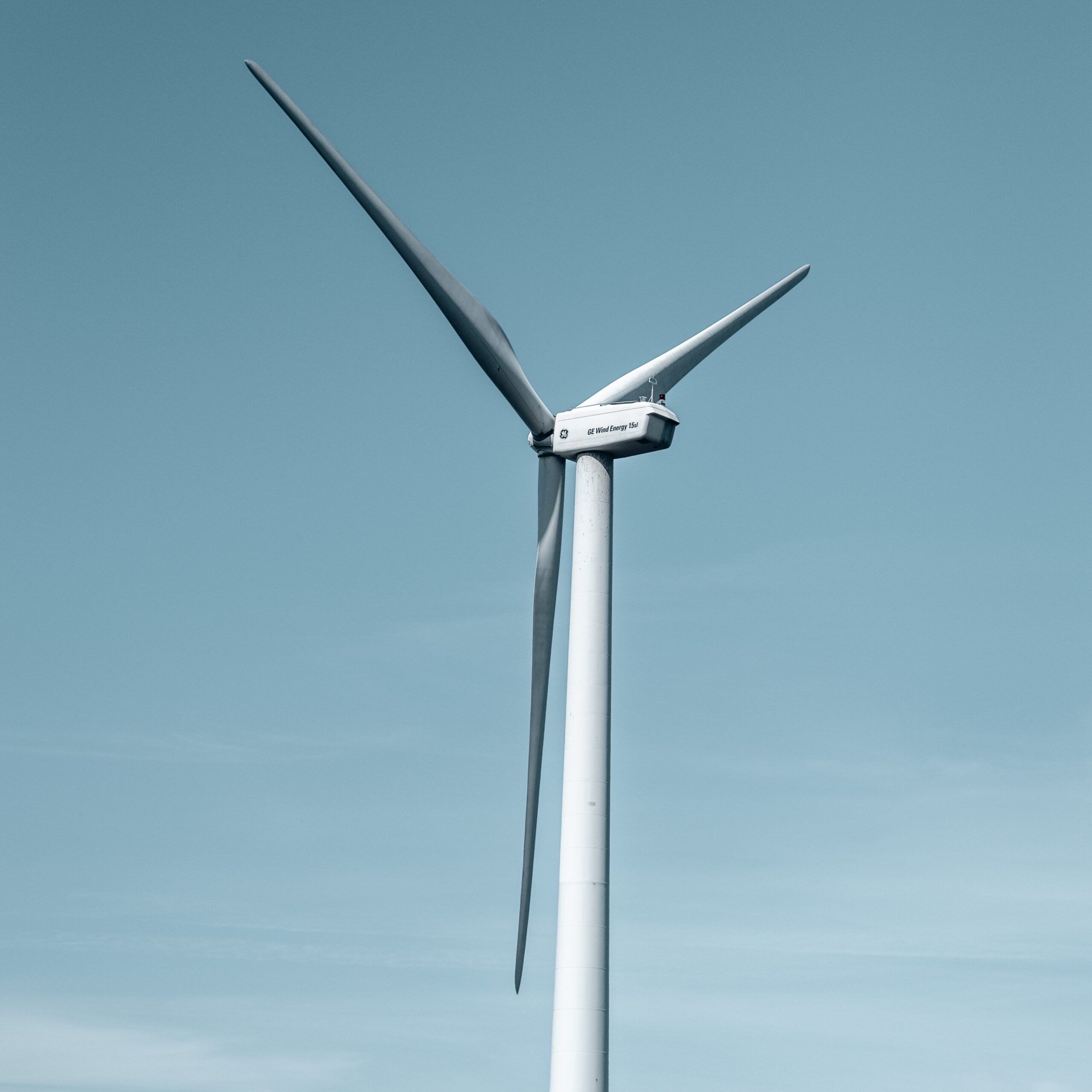 Windrad das Ressourcen und deren schonung symbolisiert 